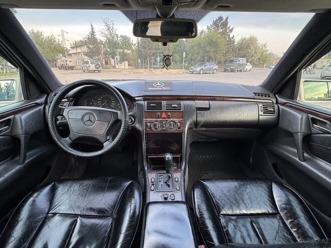 Mercedes E 230 1996, 325,000 km - 2.3 l - Sumqayıt