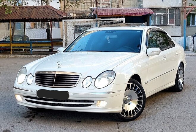 Mercedes E 320 2003, 251,000 km - 3.2 l - Bakı