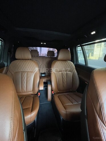 BMW X7-10