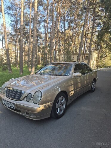 Mercedes E 270 2000, 370,000 km - 2.7 l - Naftalan