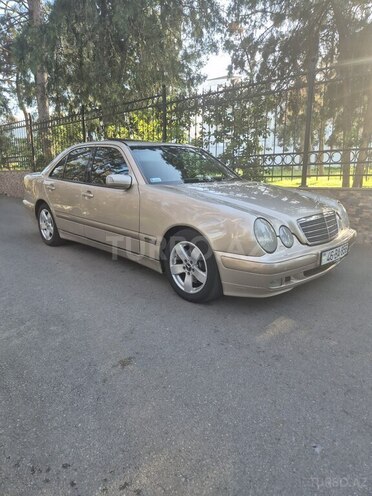 Mercedes E 270 2000, 370,000 km - 2.7 l - Naftalan