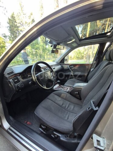 Mercedes E 270 2000, 370,000 km - 2.7 l - Naftalan