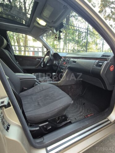 Mercedes E 270 2000, 370,000 km - 2.7 l - Naftalan