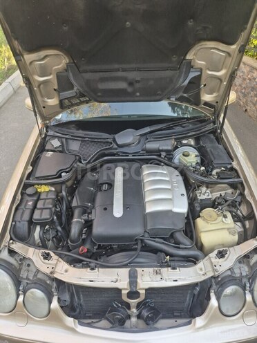 Mercedes E 270 2000, 370,000 km - 2.7 l - Naftalan