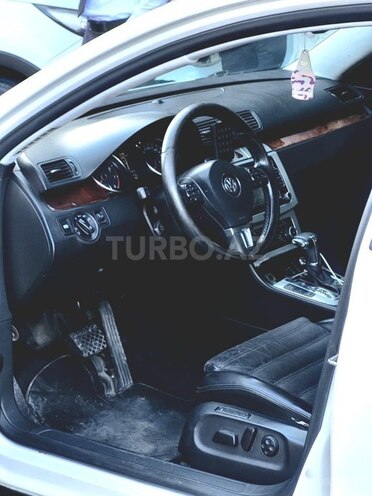Volkswagen Passat 2010, 274,500 km - 2.0 l - Qax