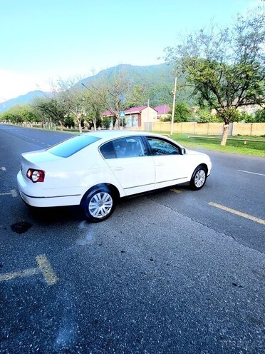 Volkswagen Passat 2010, 274,500 km - 2.0 l - Qax