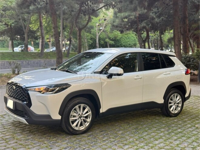 Toyota Corolla Cross 2024, 15,000 km - 2.0 л - Bakı