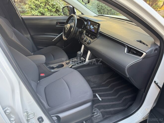 Toyota Corolla Cross 2024, 15,000 km - 2.0 л - Bakı