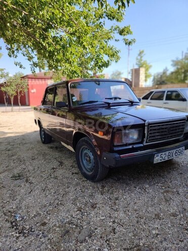 LADA (VAZ) 2107 2007, 70,000 km - 1.6 l - Salyan