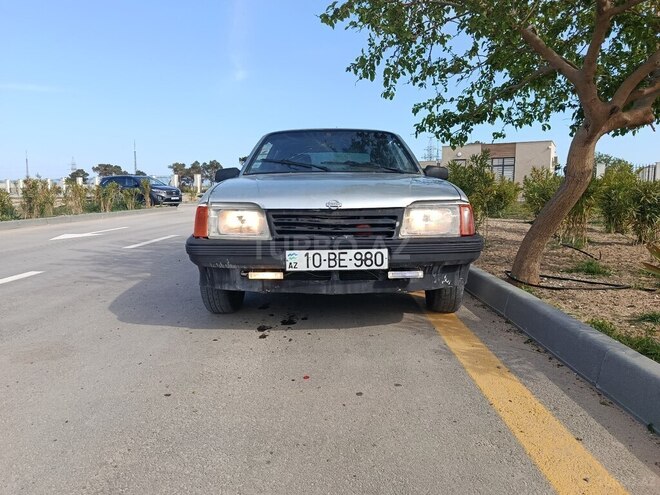 Opel Ascona 1987, 256,820 km - 1.6 l - Bakı