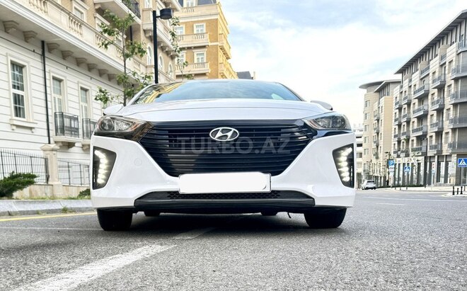 Hyundai IONIQ-12