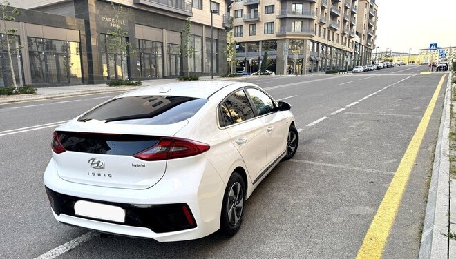 Hyundai IONIQ-7