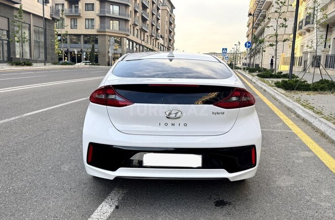 Hyundai IONIQ-2