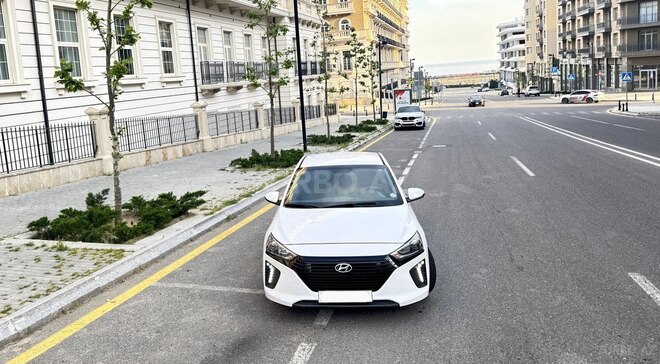 Hyundai IONIQ-18