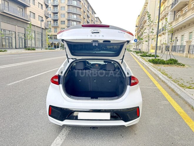 Hyundai IONIQ-15
