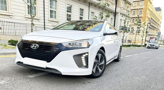 Hyundai IONIQ-14
