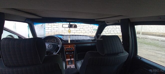 Mercedes E 300 1992, 400,000 km - 3.0 л - Qazax