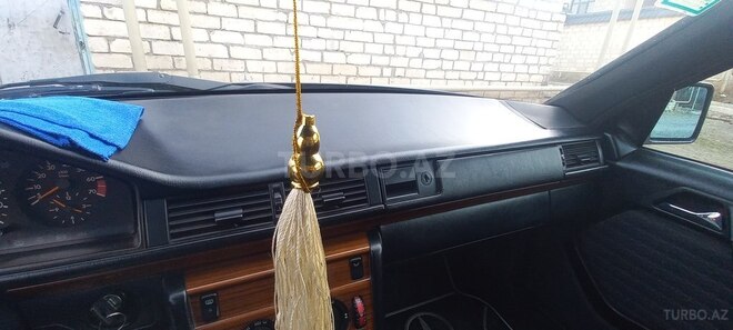 Mercedes E 300 1992, 400,000 km - 3.0 л - Qazax