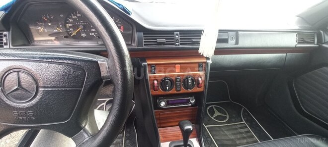 Mercedes E 300 1992, 400,000 km - 3.0 л - Qazax