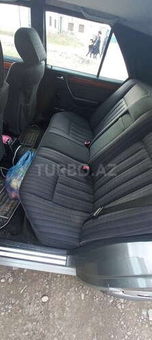 Mercedes E 300 1992, 400,000 km - 3.0 л - Qazax