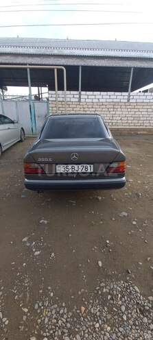 Mercedes E 300 1992, 400,000 km - 3.0 л - Qazax