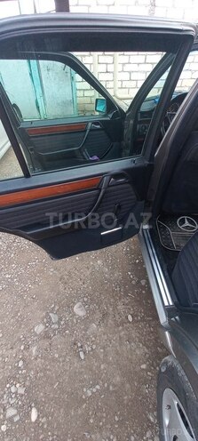 Mercedes E 300 1992, 400,000 km - 3.0 л - Qazax