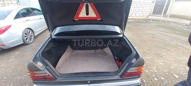 Mercedes E 300 1992, 400,000 km - 3.0 л - Qazax