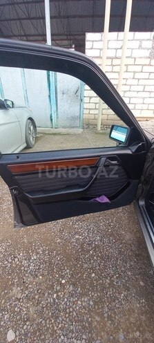 Mercedes E 300 1992, 400,000 km - 3.0 л - Qazax