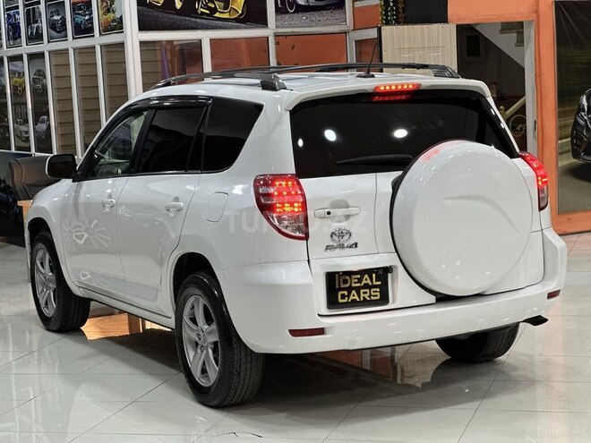 Toyota RAV4-9