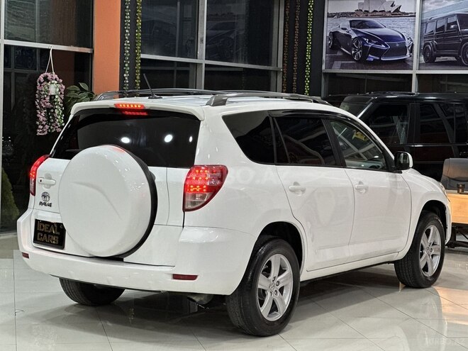 Toyota RAV4-8