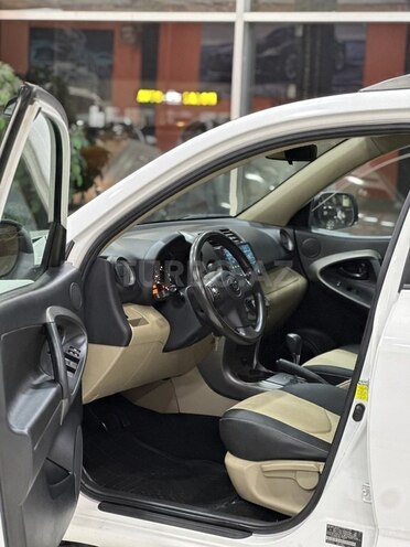 Toyota RAV4-15