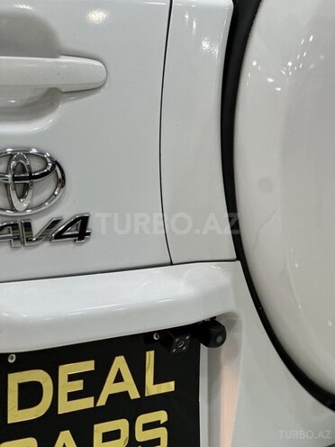 Toyota RAV4-14