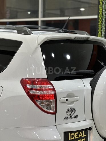 Toyota RAV4-12
