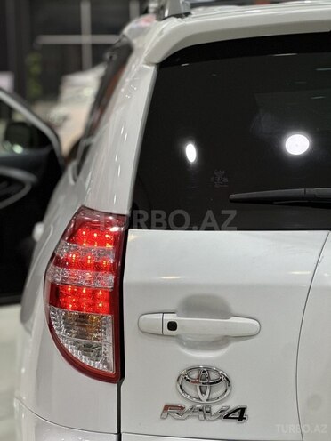 Toyota RAV4-13