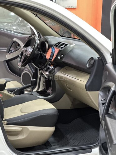 Toyota RAV4-19