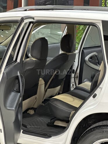 Toyota RAV4-27