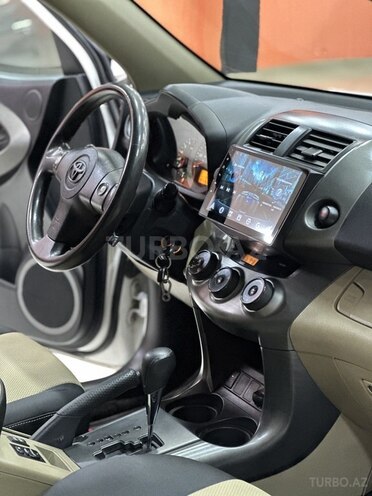 Toyota RAV4-16