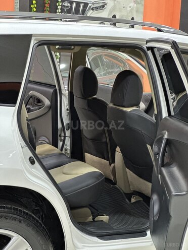 Toyota RAV4-28