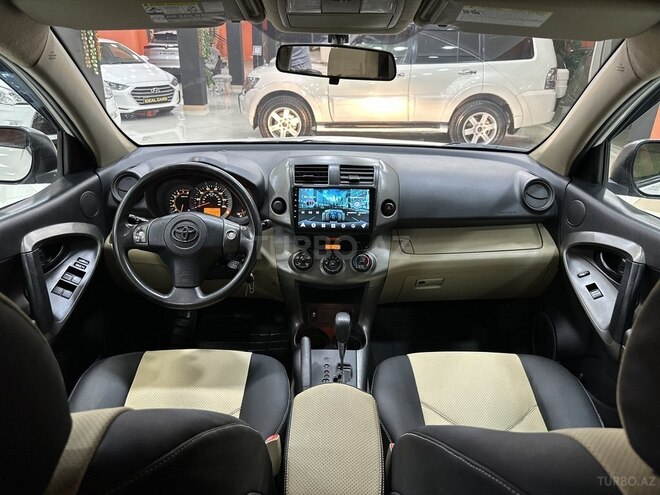 Toyota RAV4-21