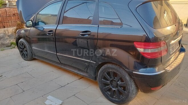 Mercedes B 180 2011, 151,738 km - 1.7 л - Bakı