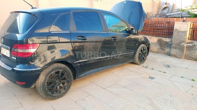 Mercedes B 180 2011, 151,738 km - 1.7 л - Bakı