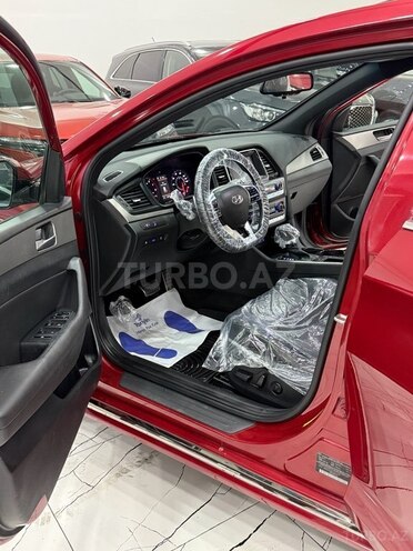 Hyundai Sonata-12