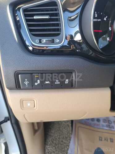 Kia Carnival-20