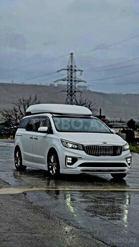 Kia Carnival-1