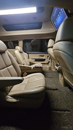 Kia Carnival-10