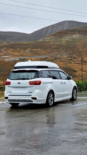 Kia Carnival-2