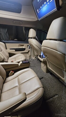 Kia Carnival-12