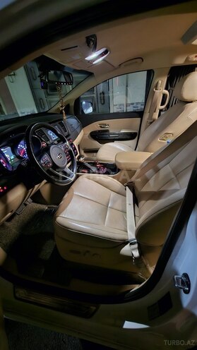 Kia Carnival-3