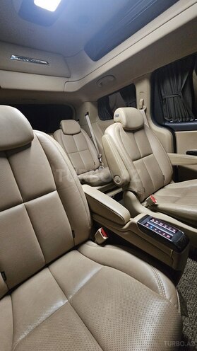 Kia Carnival-11