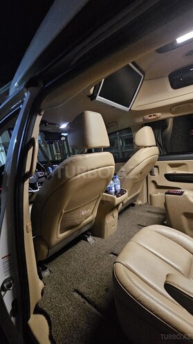 Kia Carnival-9